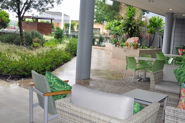 image of robina hospital garden