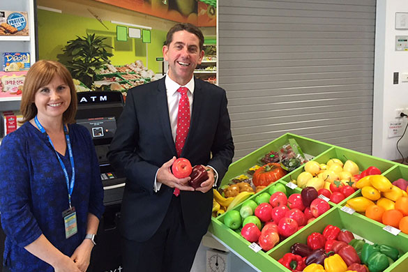 Gold Coast Health Allied Health Lead Sonya Shrimpton gives Health Minister Cameron Dick a tour of Gold Coast University Hospital’s new LIFE space.